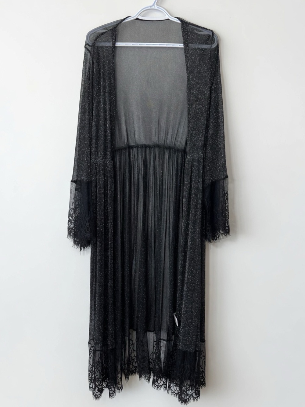 Dazy Womenโs XL Black Sheer Lace Trim Shimmery Robe